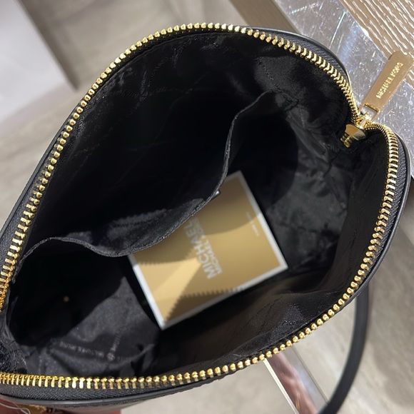 MICHAEL KORS 
Jet Set Travel Medium Dome Crossbody Bag XCROSS XBODY
Black 
NWT - Picture 11 of 16